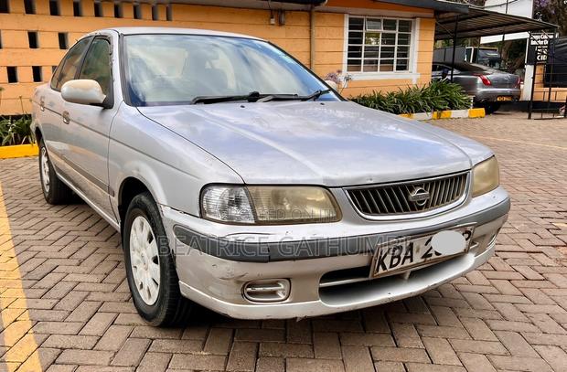 Nissan Sunny 2000 Silver