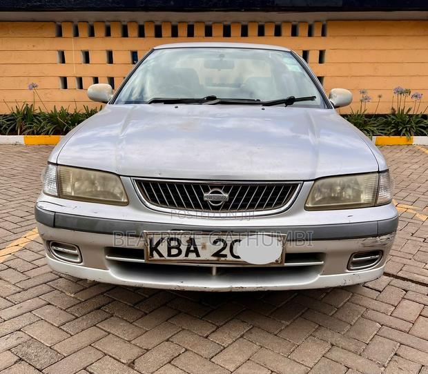Nissan Sunny 2000 Silver