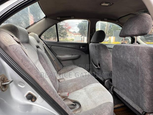 Nissan Sunny 2000 Silver