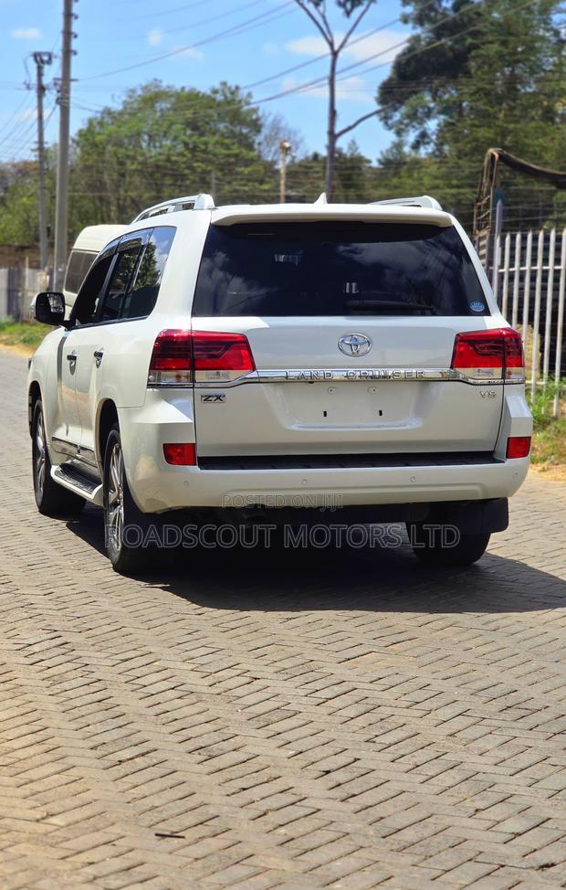 Toyota Land Cruiser 2019 White