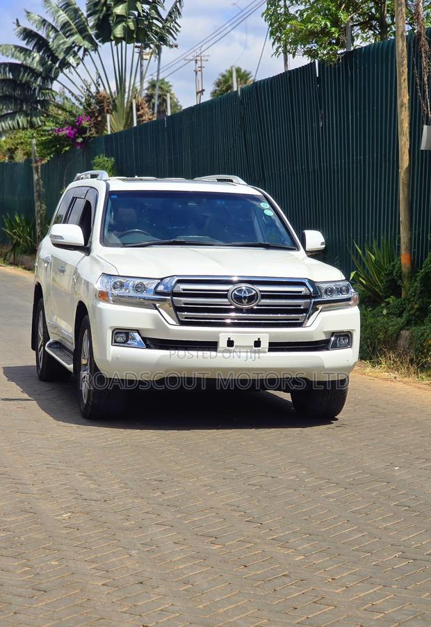 Toyota Land Cruiser 2019 White