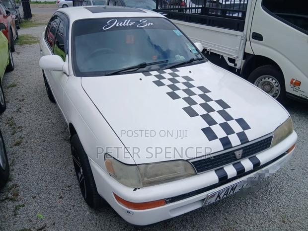 Toyota Corolla 2001 White
