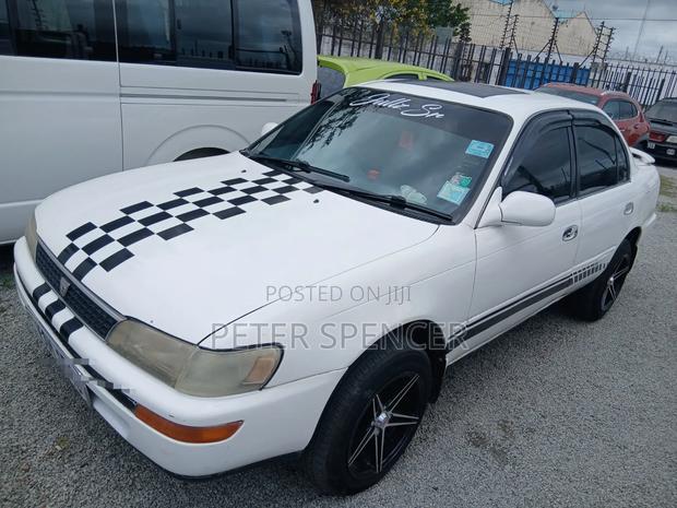 Toyota Corolla 2001 White