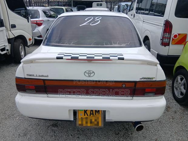 Toyota Corolla 2001 White