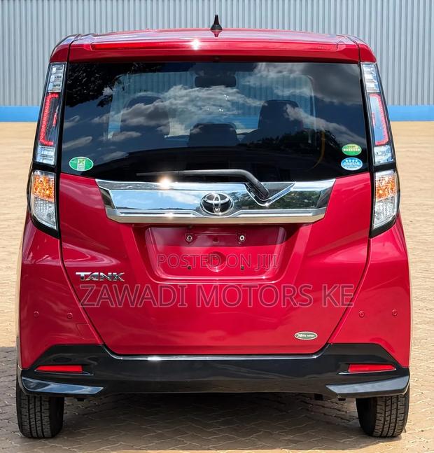 Toyota Tank 1.0 FWD 2019 Red
