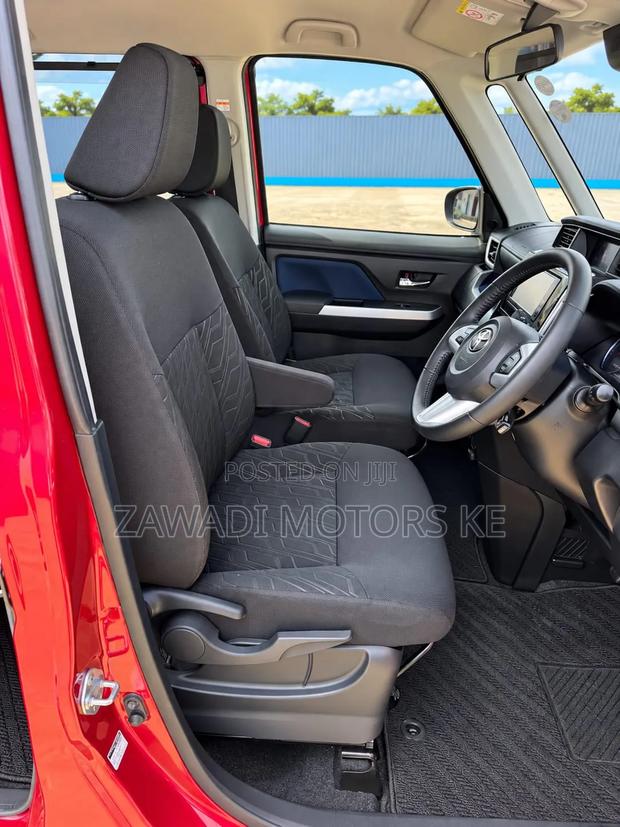 Toyota Tank 1.0 FWD 2019 Red
