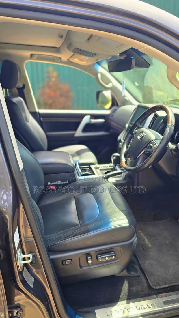 Toyota Land Cruiser 4.5 V8 VXR 2019 Gray