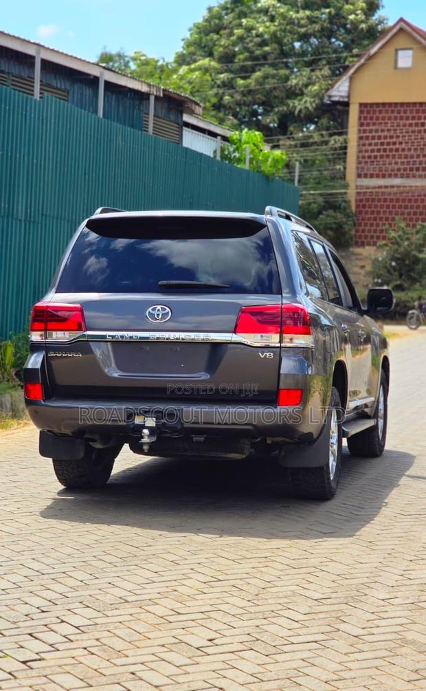 Toyota Land Cruiser 4.5 V8 VXR 2019 Gray