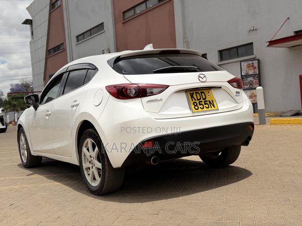 Mazda Axela SV Premium 2014 White
