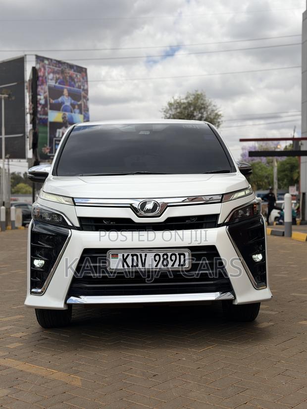 Toyota Voxy 2018 White