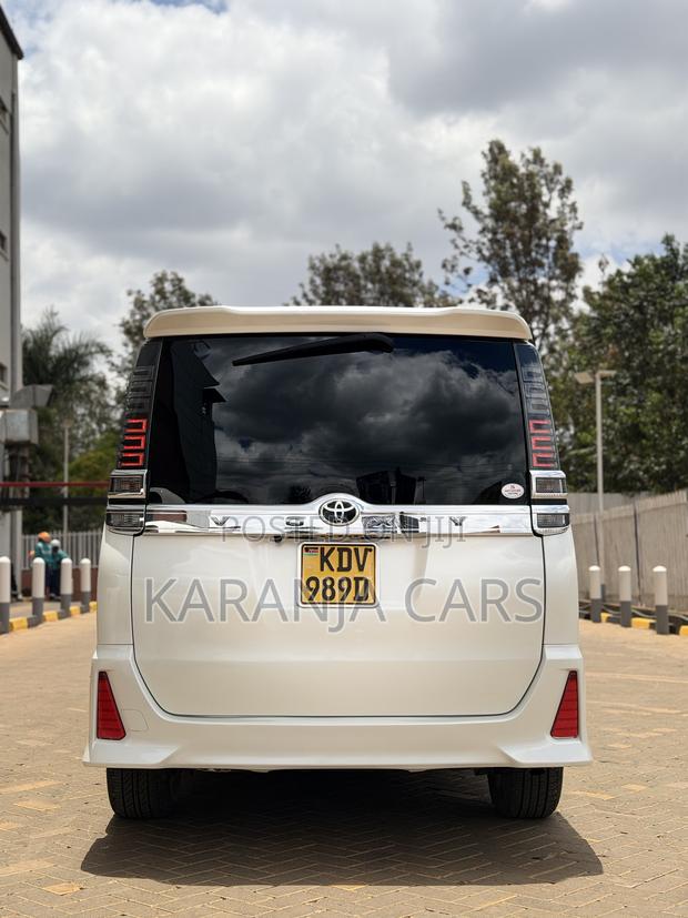 Toyota Voxy 2018 White