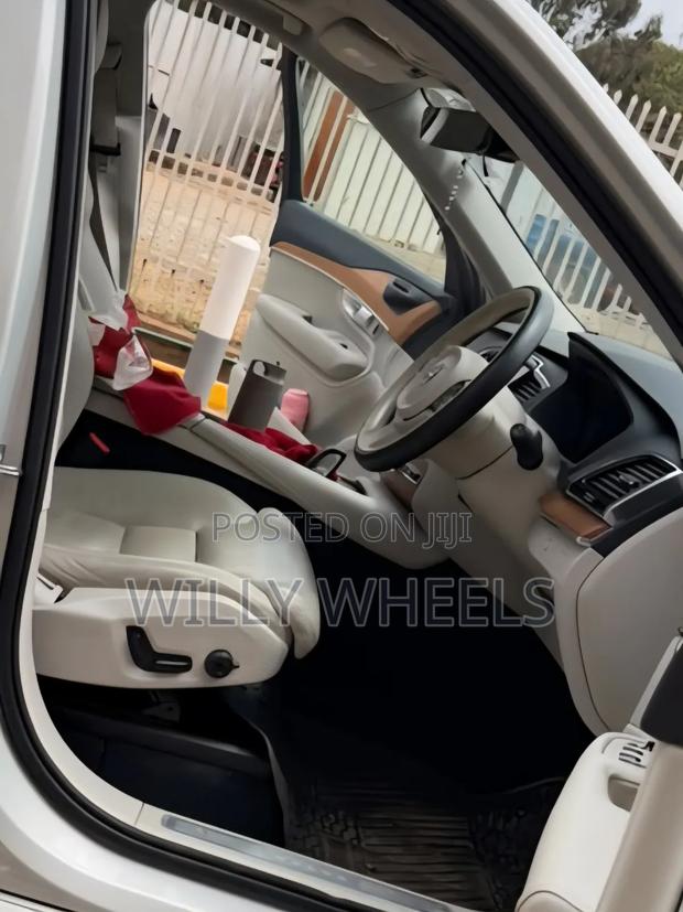 Volvo XC90 2020 Brown