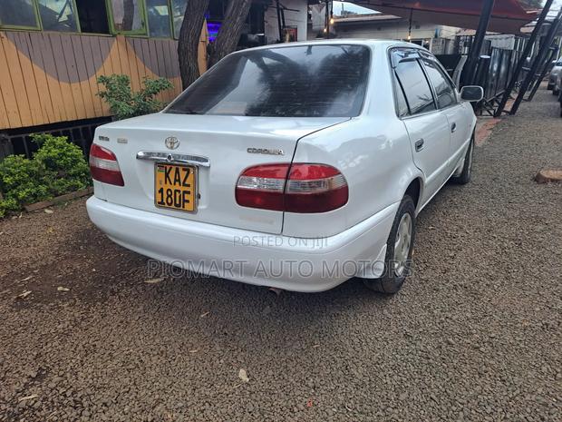 Toyota Corolla 1998 White