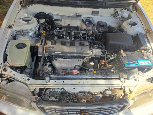 Toyota Corolla 1998 White