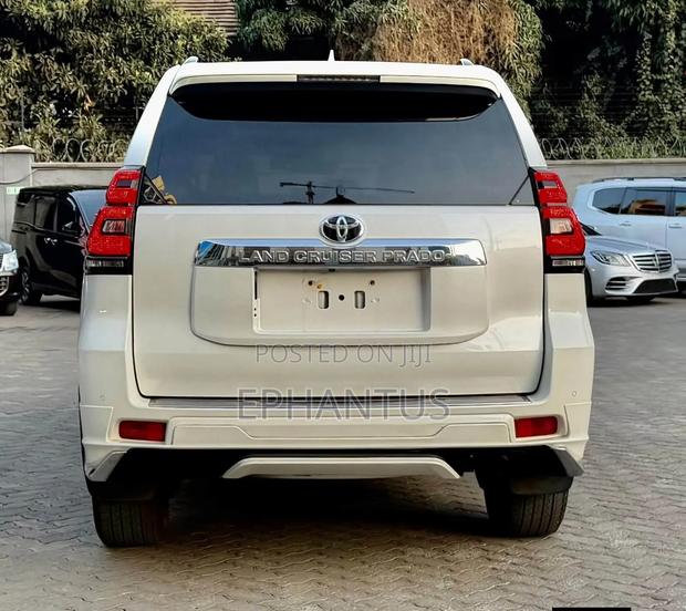 Toyota Land Cruiser Prado 2.8 2018 White