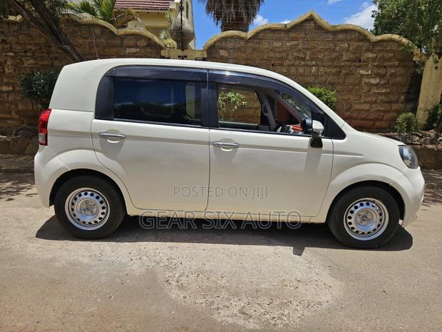 Toyota Porte 1.5 FWD 2014 Beige