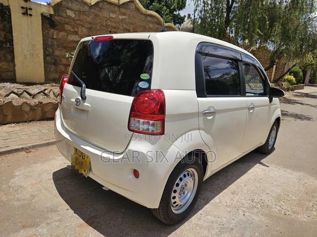 Toyota Porte 1.5 FWD 2014 Beige