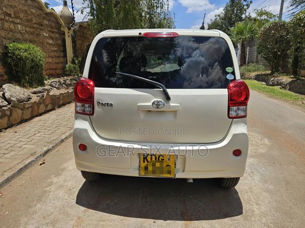 Toyota Porte 1.5 FWD 2014 Beige