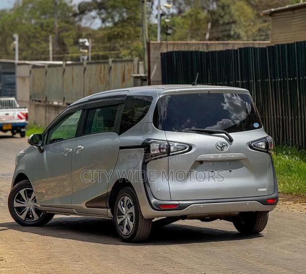 Toyota Sienta 1.5 AWD (6-seater) 2019 Silver