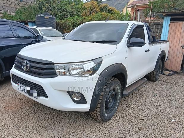 Toyota Hilux 2019 White