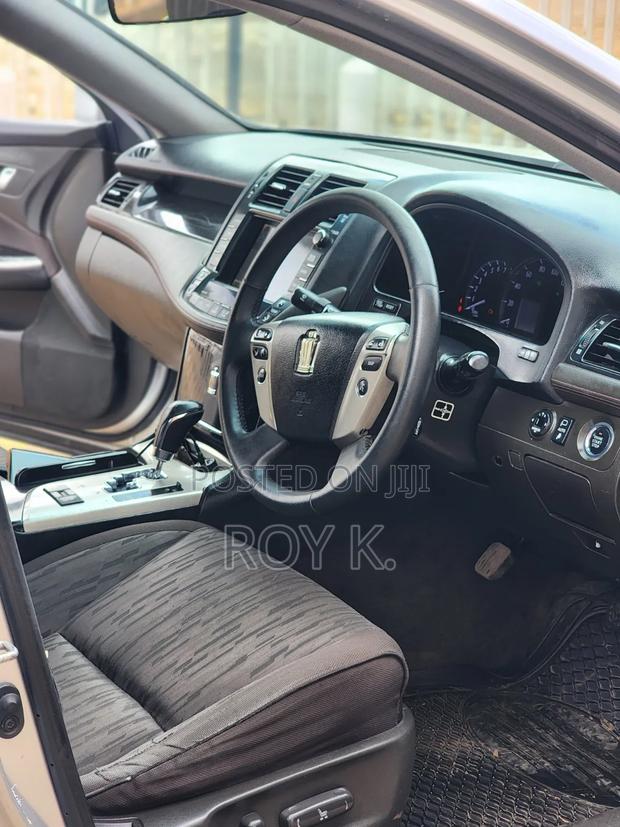 Toyota Crown 2011 Silver
