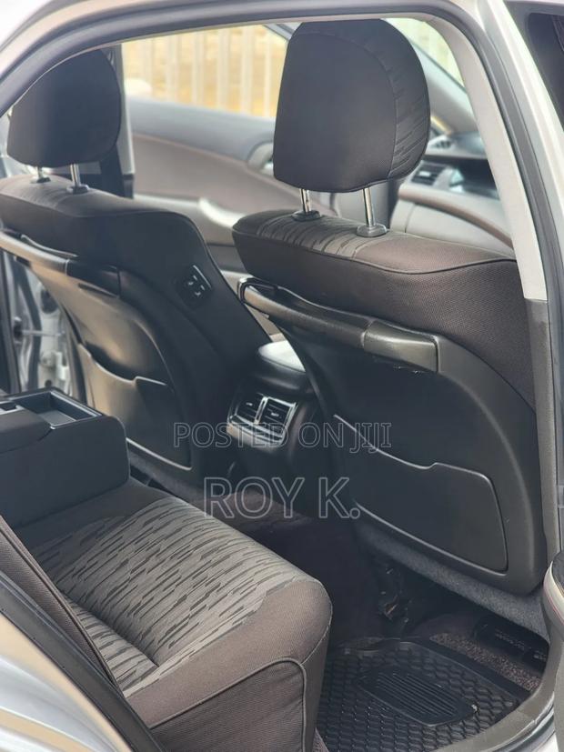 Toyota Crown 2011 Silver