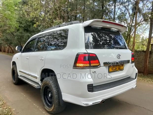 Toyota Land Cruiser 2008 White