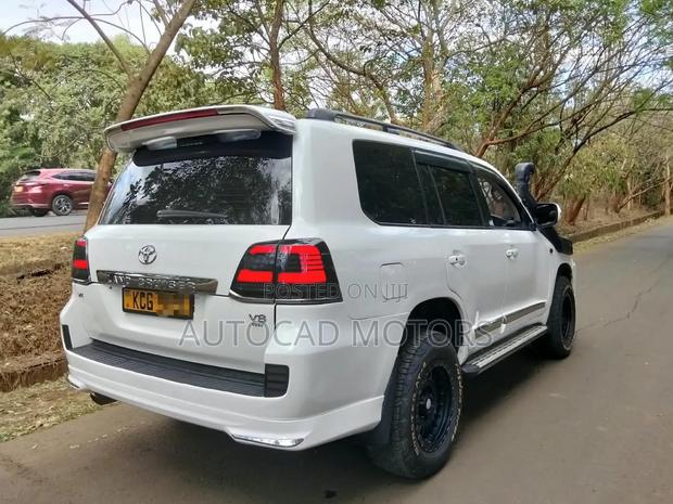 Toyota Land Cruiser 2008 White
