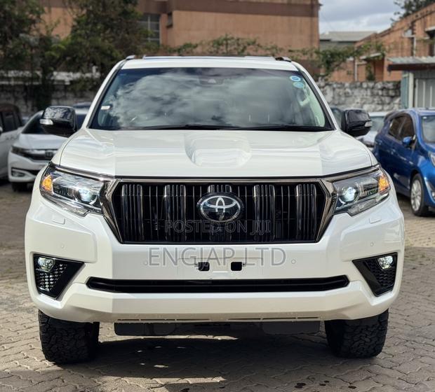 Toyota Land Cruiser Prado 2.8 2022 Pearl