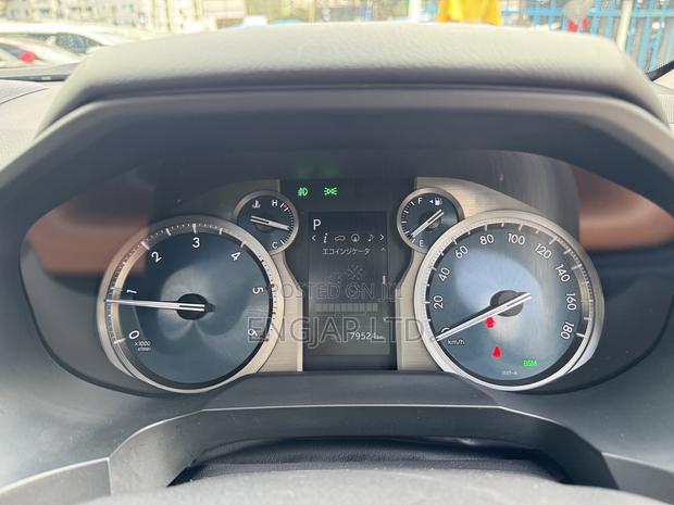 Toyota Land Cruiser Prado 2.8 2022 Pearl