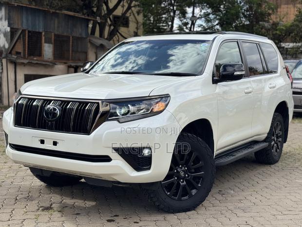 Toyota Land Cruiser Prado 2.8 2022 Pearl