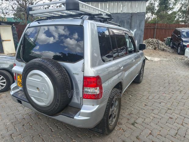 Mitsubishi Pajero IO 2004