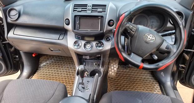 Toyota Vanguard 2012 Black