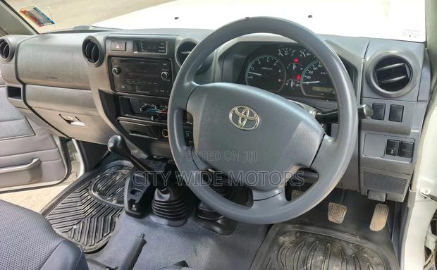 Toyota Land Cruiser 2022 White
