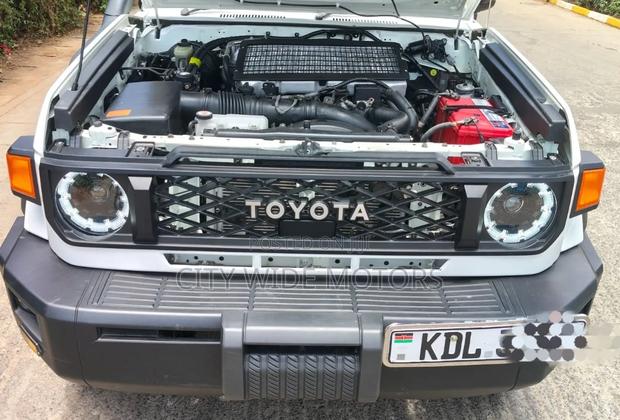 Toyota Land Cruiser 2022 White