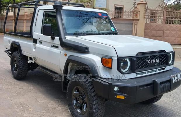 Toyota Land Cruiser 2022 White