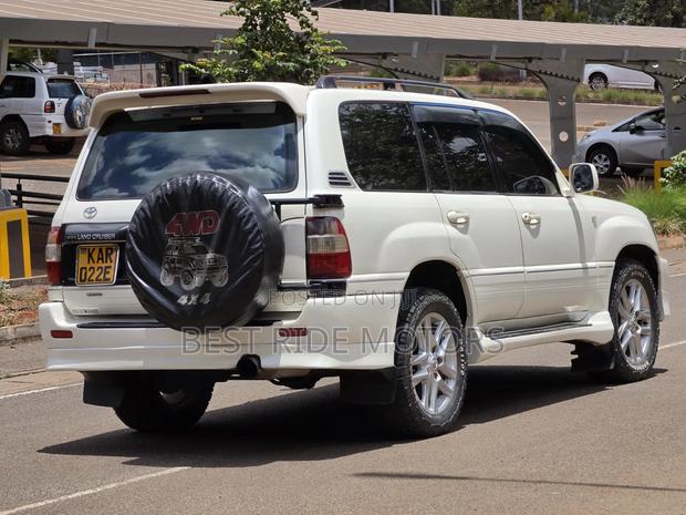 Toyota Land Cruiser 1999 White