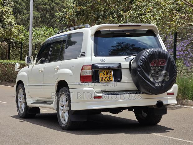 Toyota Land Cruiser 1999 White