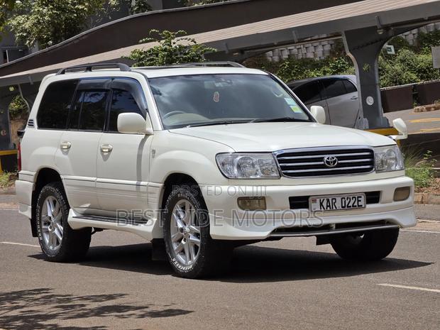 Toyota Land Cruiser 1999 White