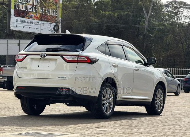 Toyota Harrier 2.0 2019 White