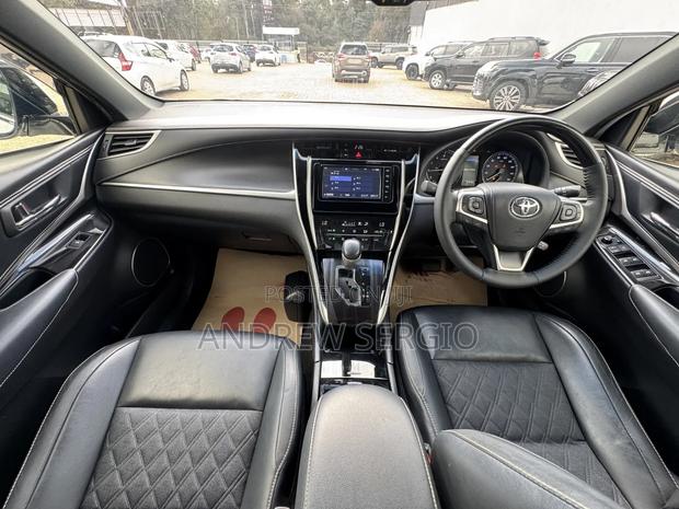 Toyota Harrier 2.0 2019 White