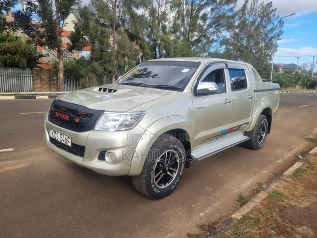 Toyota Hilux 2012 Gray