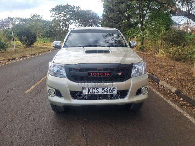 Toyota Hilux 2012 Gray