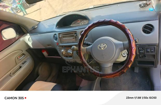 Toyota Sienta 1.5 FWD 2010 Gray