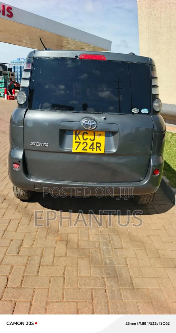 Toyota Sienta 1.5 FWD 2010 Gray