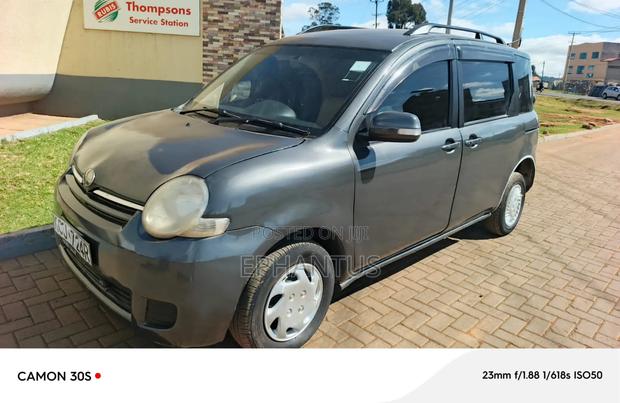 Toyota Sienta 1.5 FWD 2010 Gray