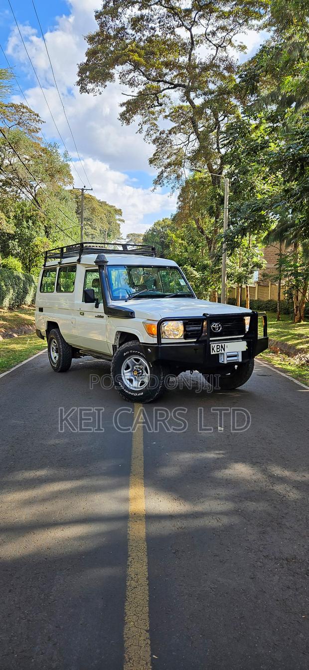 Toyota Land Cruiser 2010 White
