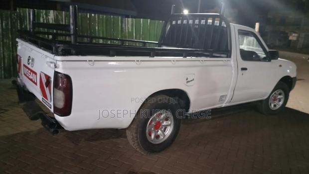 Nissan Hardbody 2013 White