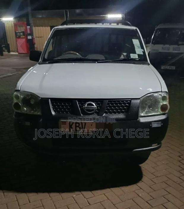 Nissan Hardbody 2013 White
