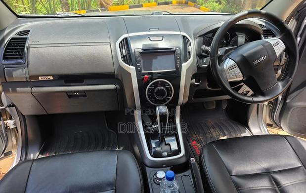 Isuzu MU-X 3.0 Ddi VGS 2021 Silver